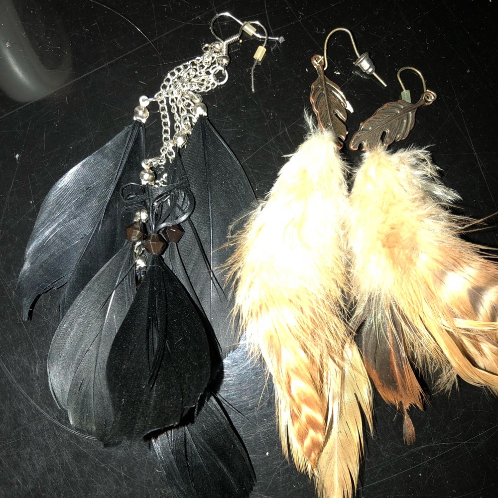Woman’s feather earings